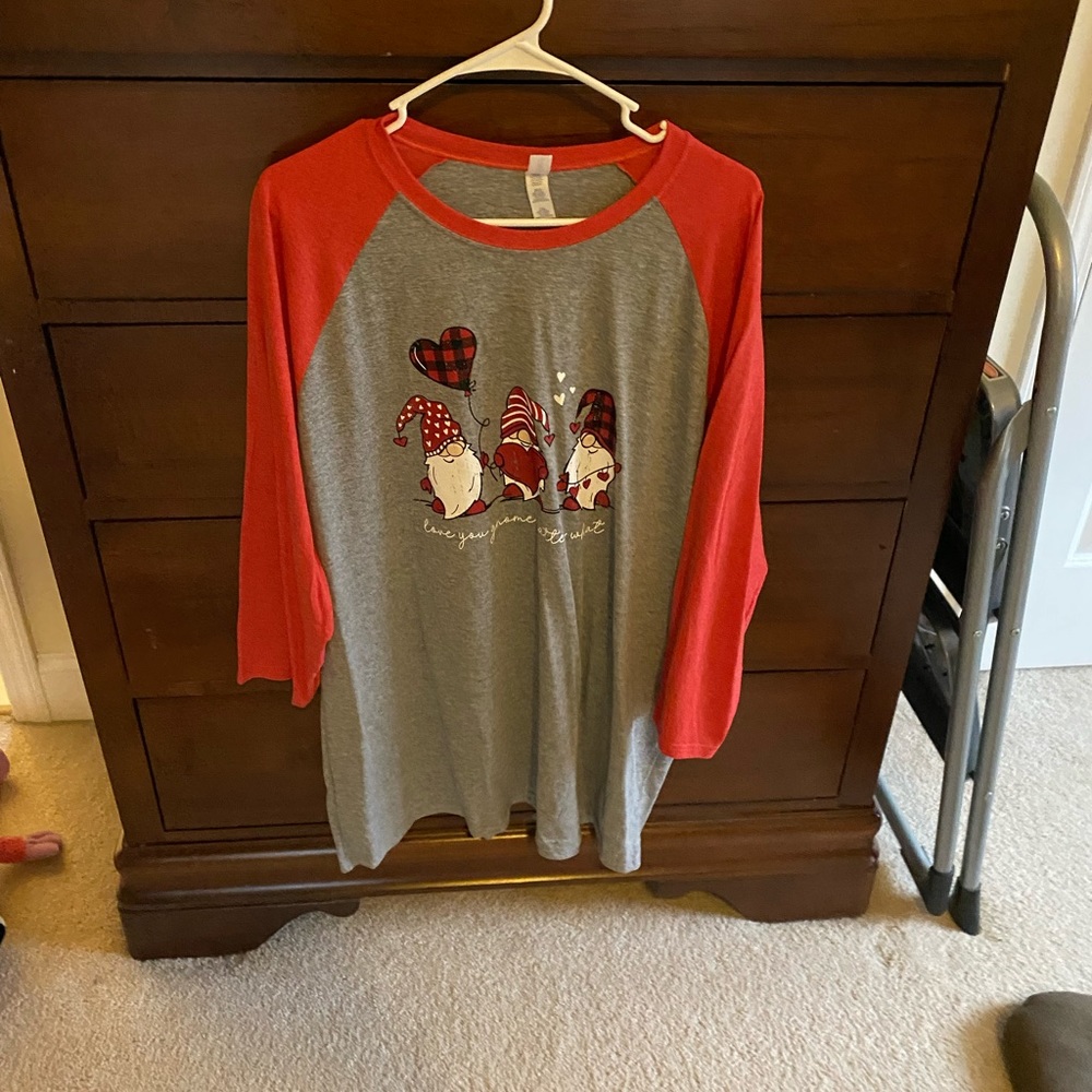 Adorable Valentine’s Day gnome shirt! Size XXL